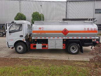 東風八噸油罐車 多噸位選擇，分期無憂，包上戶一站式服務(wù)